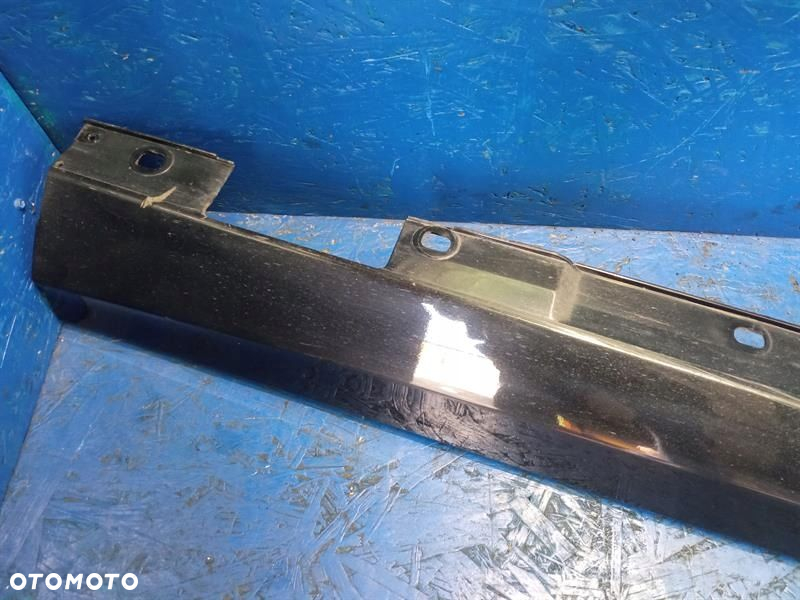 LISTWA PROGOWA LEWA ZEWNĘTRZNA MERCEDES W204 - 2