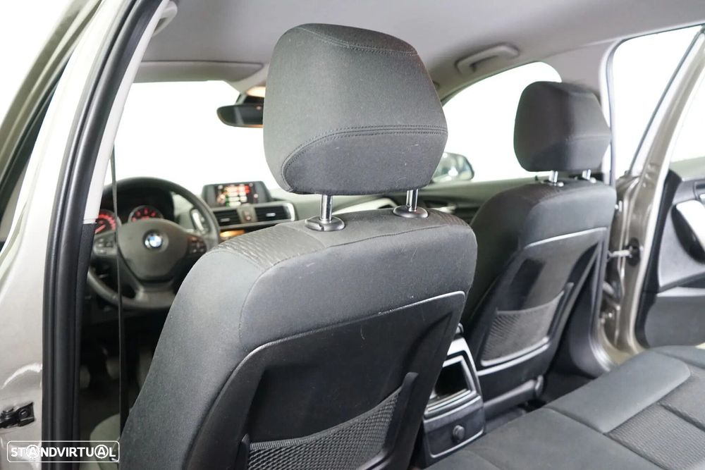 BMW 116 d Line Urban - 38