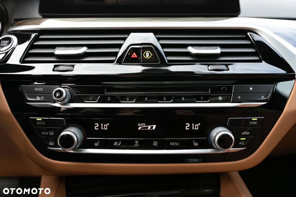 BMW Seria 5 530i Luxury Line - 28