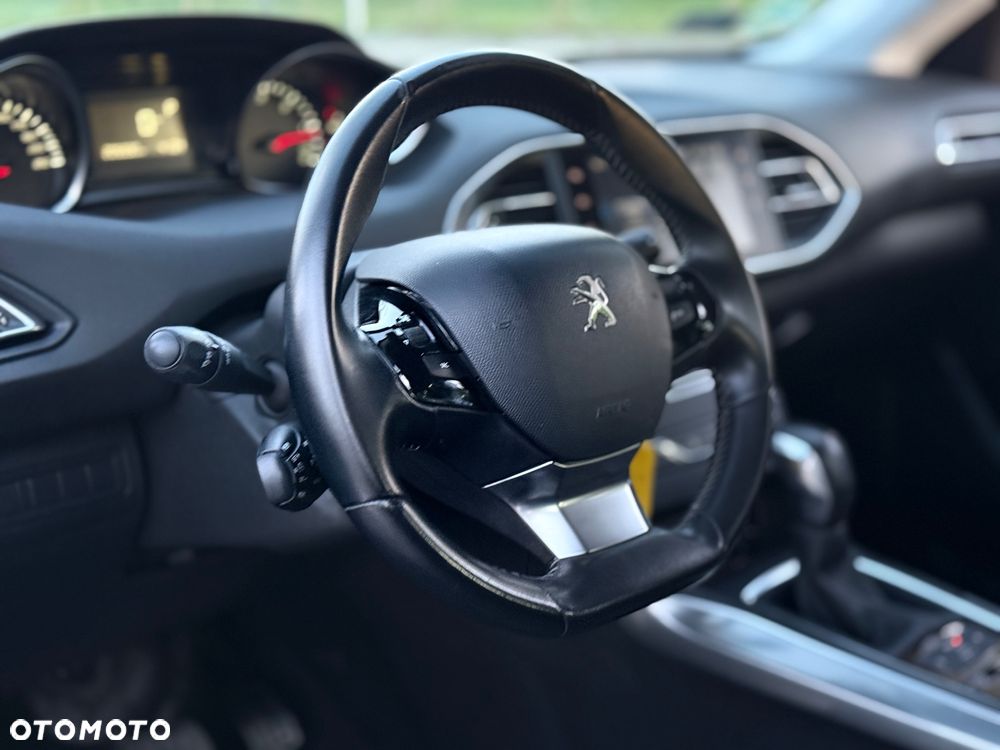 Peugeot 308 - 8