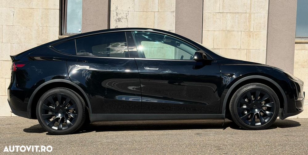 Tesla Model Y Long Range Dual Motor AWD - 13