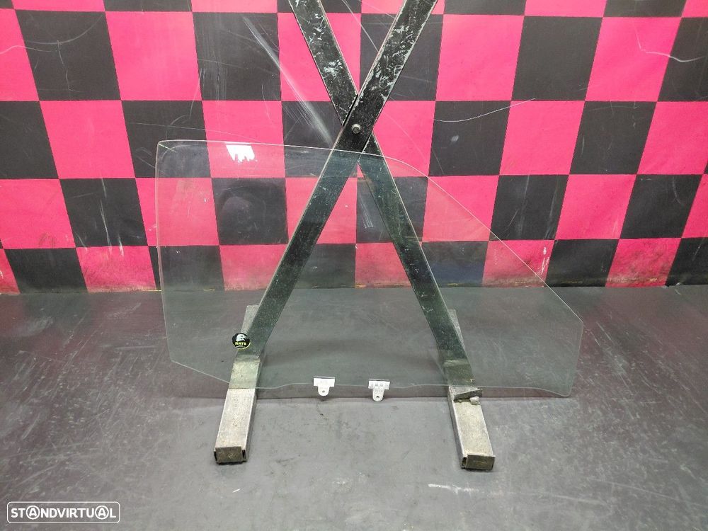 Vidro Porta Frente Direita  Nissan Pick Up (D22) - 2