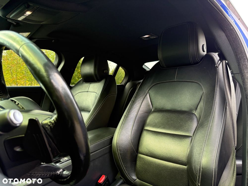 Jaguar XE - 18