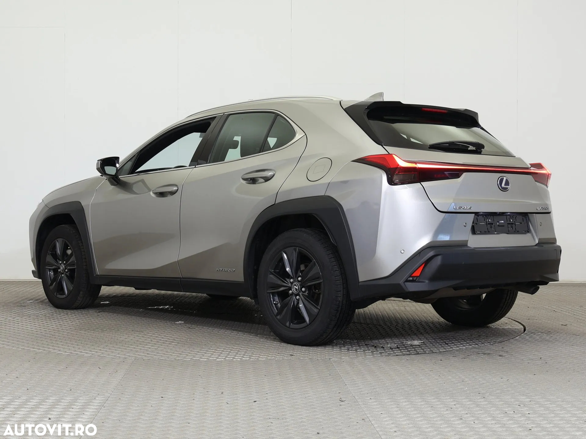 Lexus UX 250h 2.0L HEV 20H- (178 HP) 4X2 CVT Executive - 4