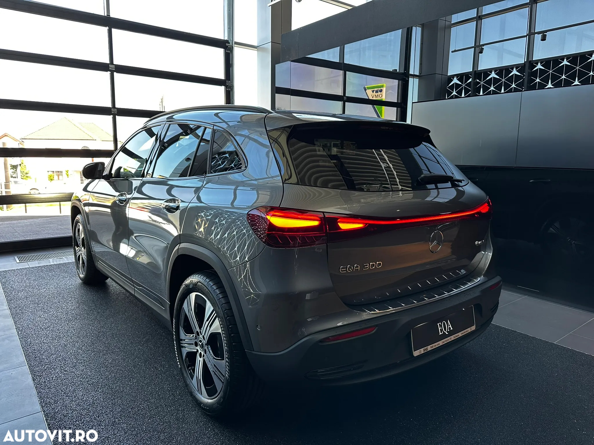 Mercedes-Benz EQA 300 4MATIC - 6