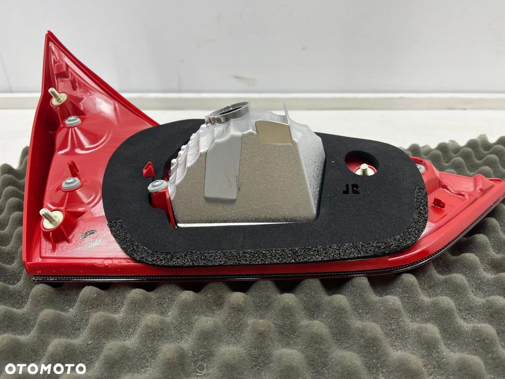 Lampa Toyota Auris II E18 Corolla HB 12-15r. NOWA prawa tylna w klapę bagażnika EU Oryginalna 81581- - 8