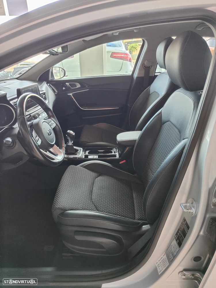 Kia Ceed SW 1.6 CRDi TX+SRF - 13