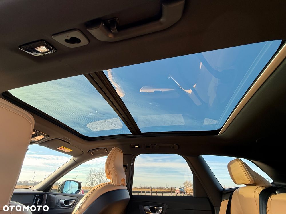 Volvo XC 60 B5 B AWD Ultimate Dark - 10