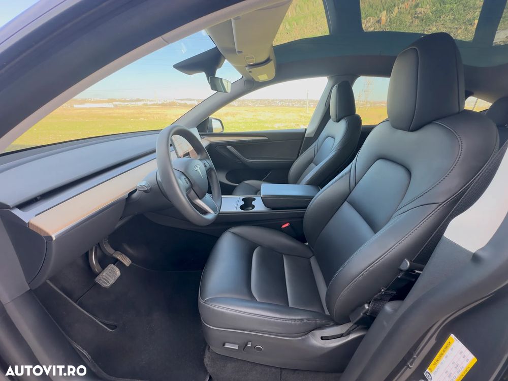 Tesla Model Y - 11