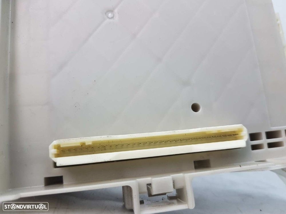 CAIXA DE RELÉS/ FUSÍVEIS TOYOTA LAND CRUISER (J15) BASIS - 7