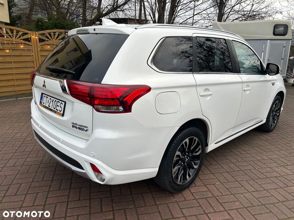 Mitsubishi Outlander 2.0 4WD Top - 5