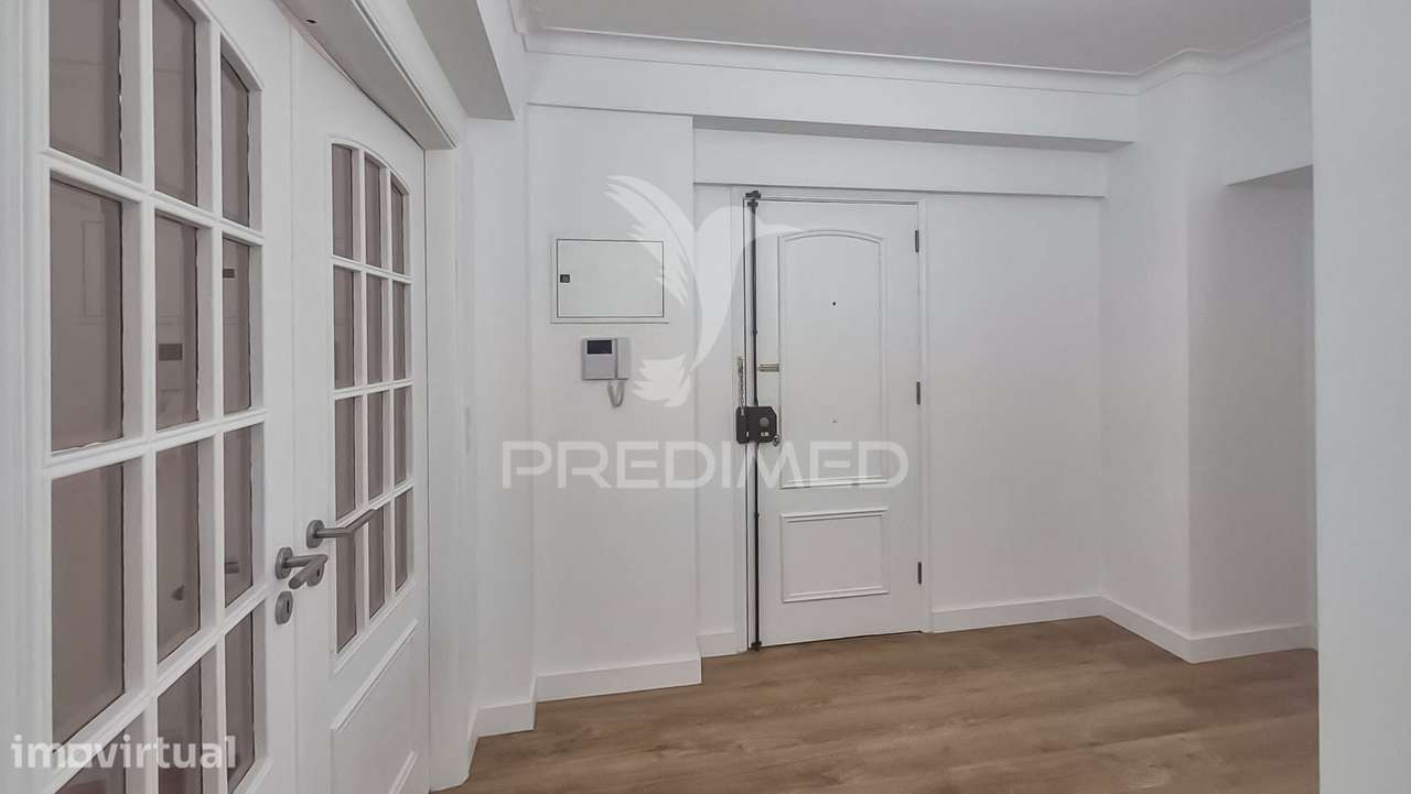 Apartamento T3 totalmente remodelado, situado na prestigiada Estrad... - Grande imagem: 5/27