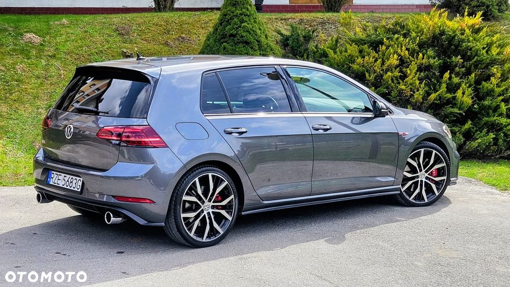 Volkswagen Golf GTI (BlueMotion Technology) DSG Performance - 19