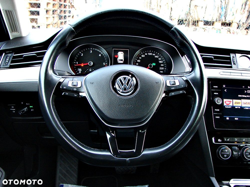 Volkswagen Passat Variant 2.0 TDI SCR DSG Highline - 30