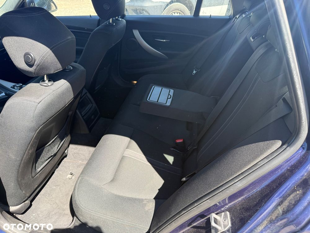 BMW Seria 3 318d M Sport - 9