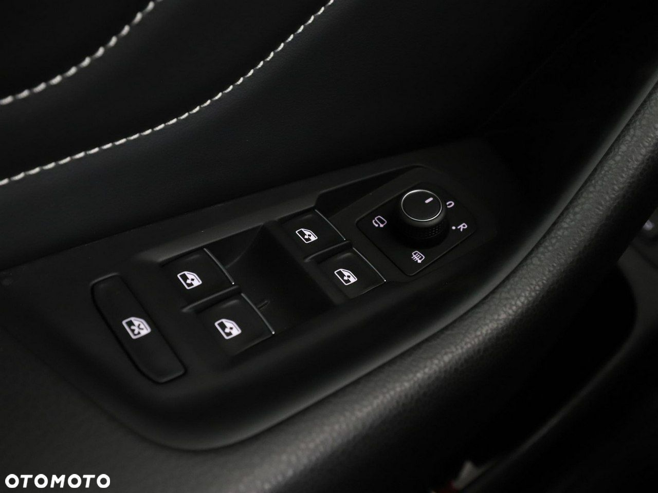 Volkswagen Passat Variant 2.0 TDI SCR 4Motion DSG Elegance - 39