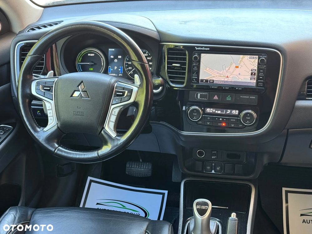 Mitsubishi Outlander - 11