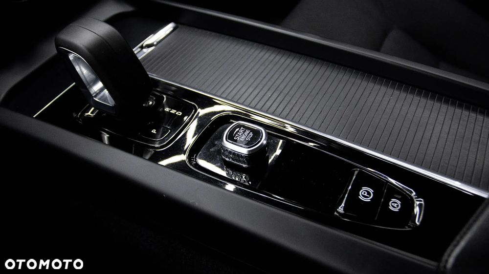 Volvo XC 60 B4 B Momentum Pro - 20