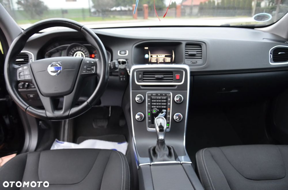 Volvo V60 D4 Geartronic Momentum - 35