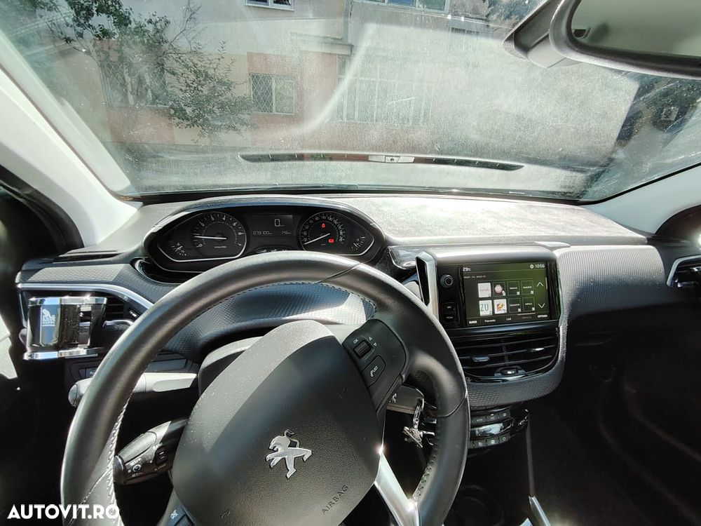 Peugeot 2008 1.2 PureTech Turbo S&S Allure - 6