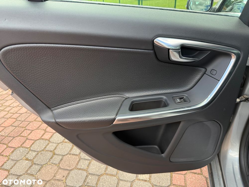 Volvo S60 D3 Momentum - 24