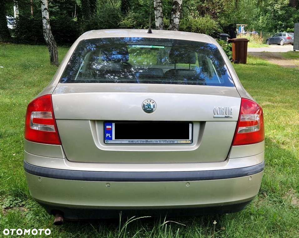 Skoda Octavia 1.6 Ambiente - 15