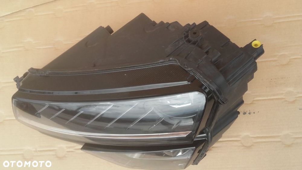 SKODA KAROQ lampy przód fullled - 9