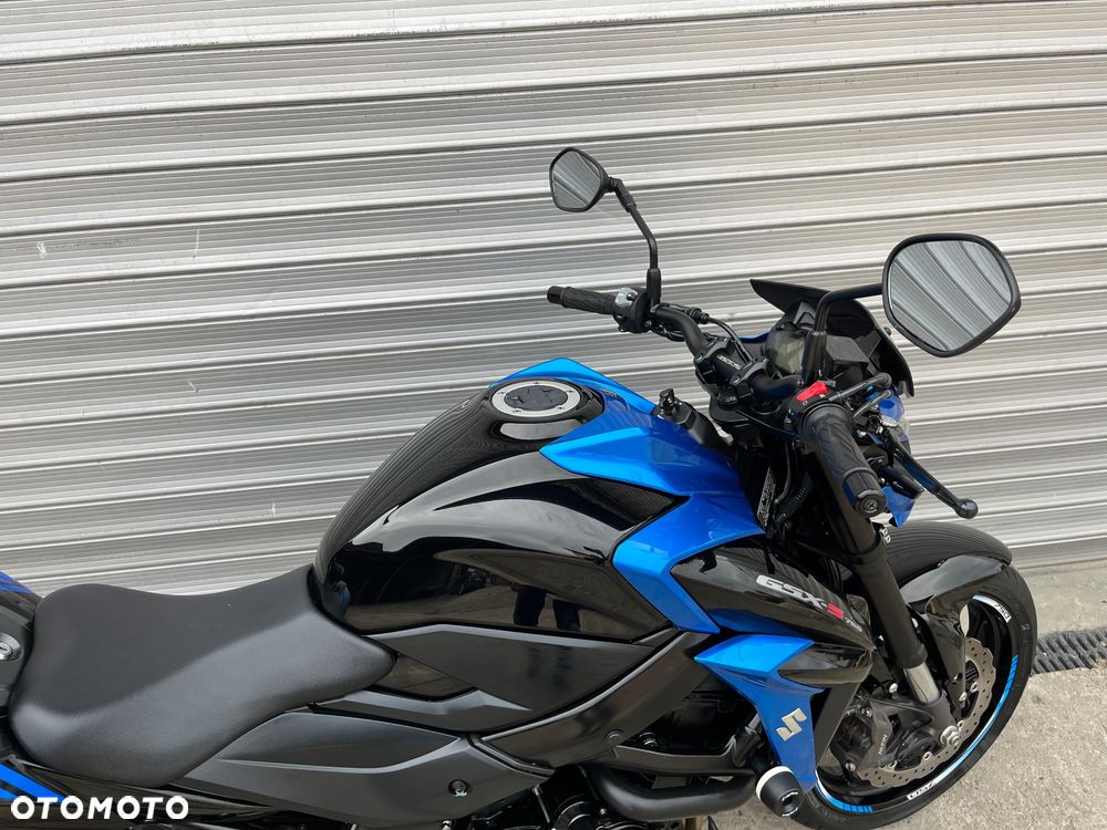Suzuki GSX - 10