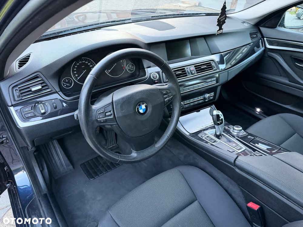 BMW Seria 5 520i - 11