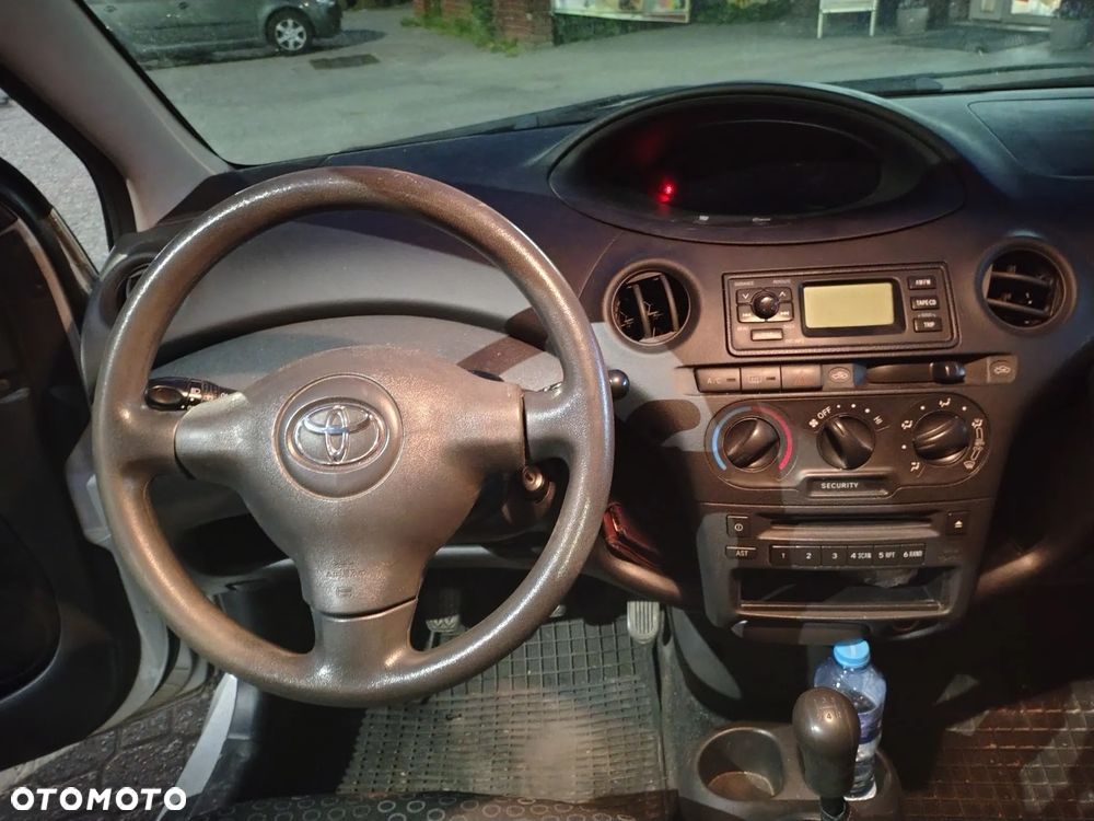 Toyota Yaris 1.0 Terra - 6