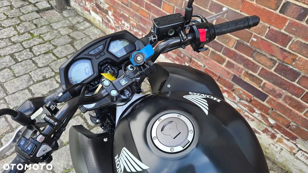 Honda CB - 12