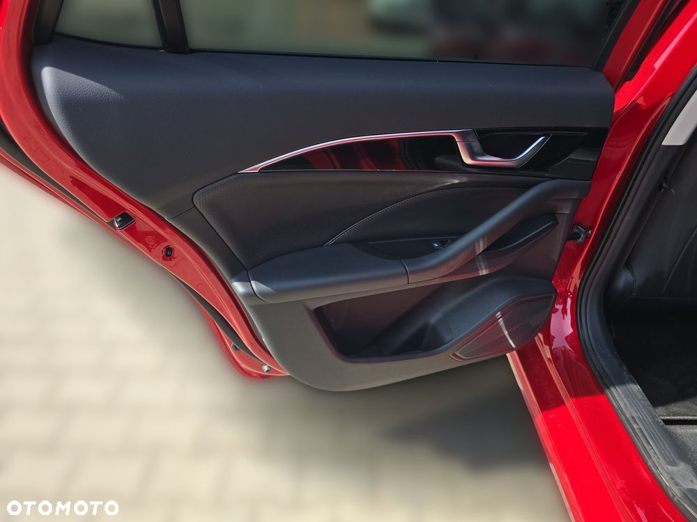 Bestune B70 2.0T Elegance - 12
