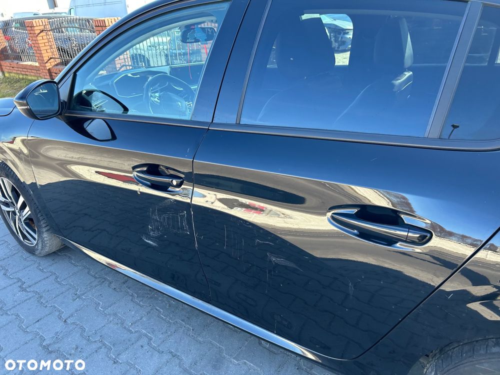 Peugeot 208 - 24