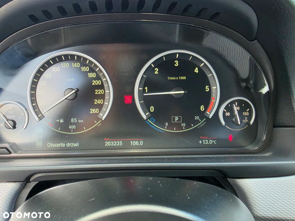 BMW Seria 5 525d xDrive - 24