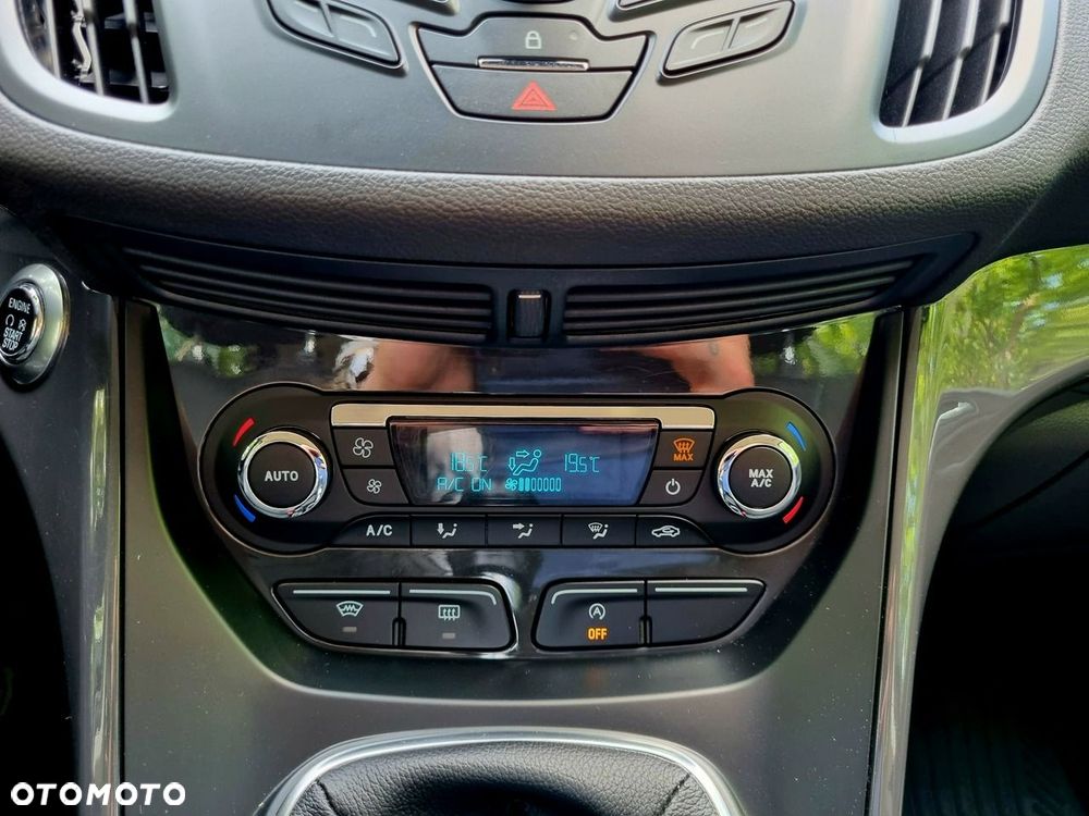 Ford Kuga 1.5 EcoBoost 2x4 Titanium - 19