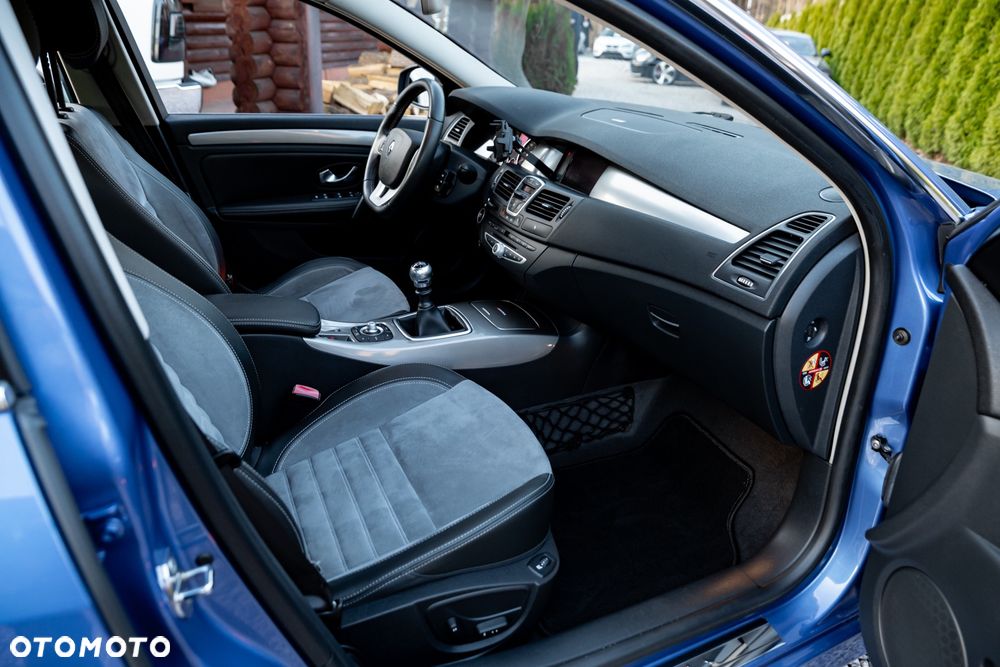 Renault Laguna dCi 180 FAP GT - 23