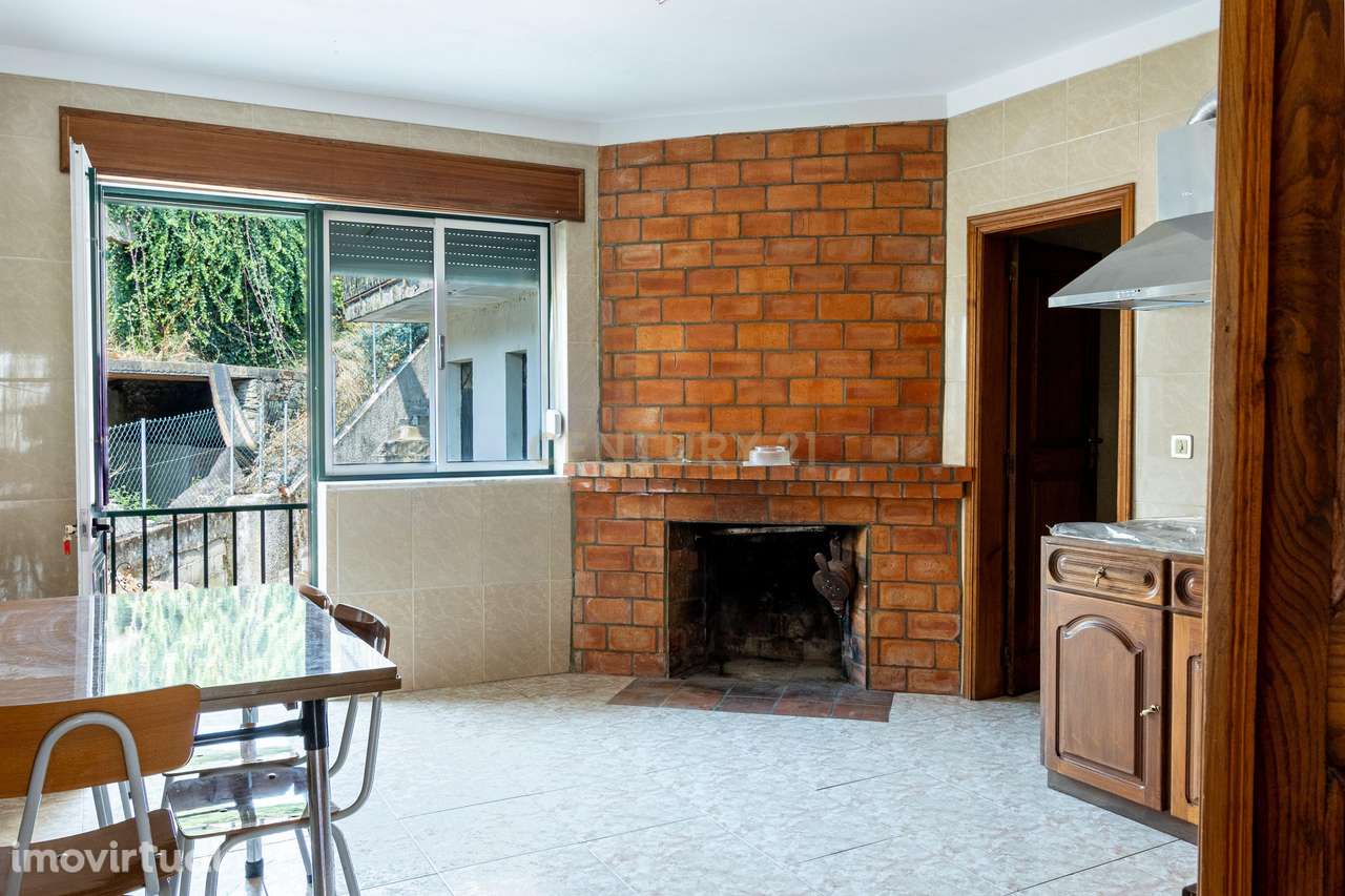 Casa Renovada em Vinhais com 4 Quartos e 5 Casas de Banho - Grande imagem: 3/23