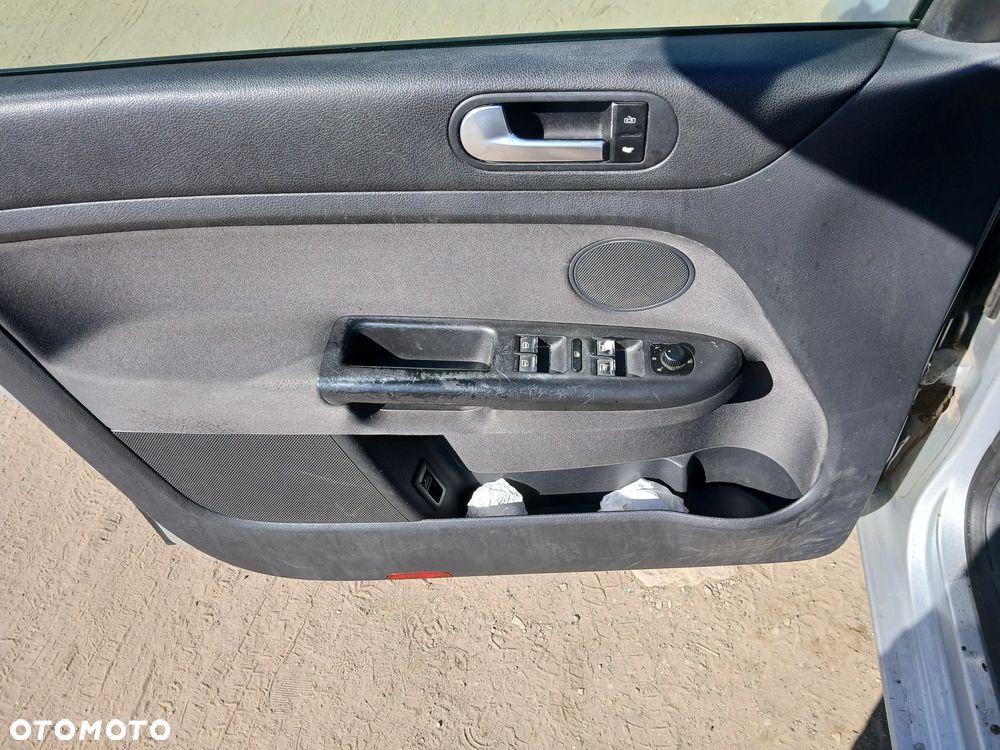 volkswagen golf plus I 1 LC9Z fotel fotele kanapa deska kokpit podsufitka boczek boczki klamka - 3