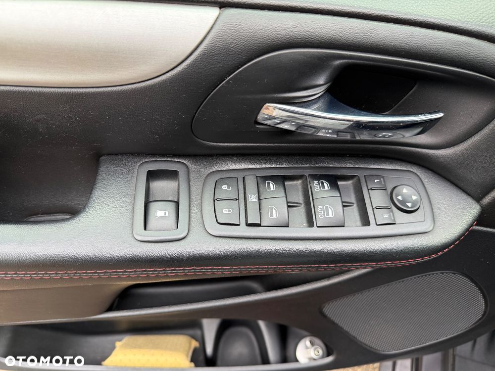 Dodge Grand Caravan - 13