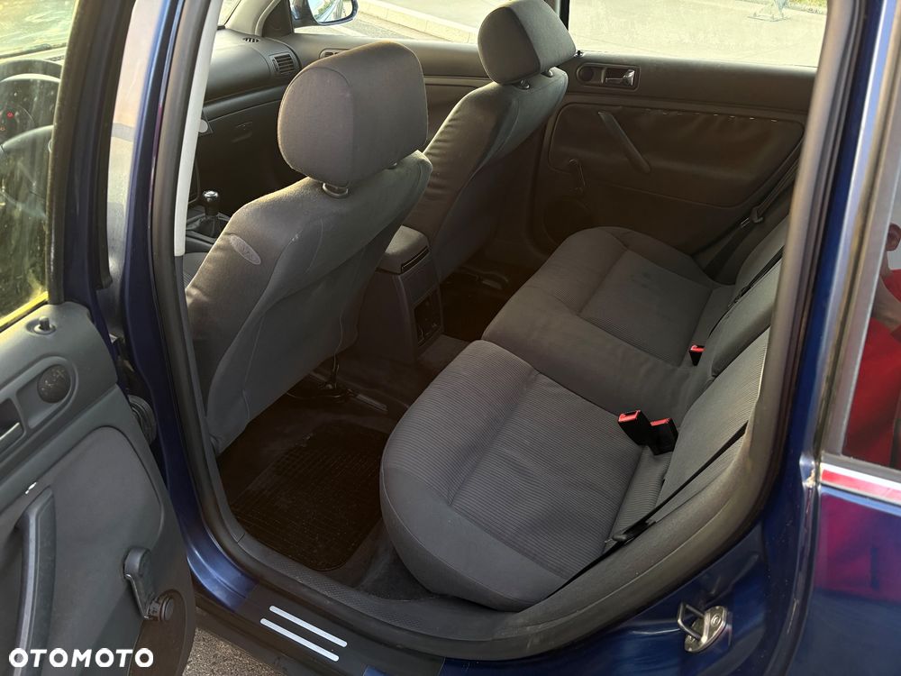 Volkswagen Passat 1.9 TDI Comfortline Family - 8