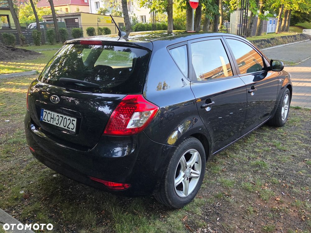 Kia Ceed 1.4 L - 8
