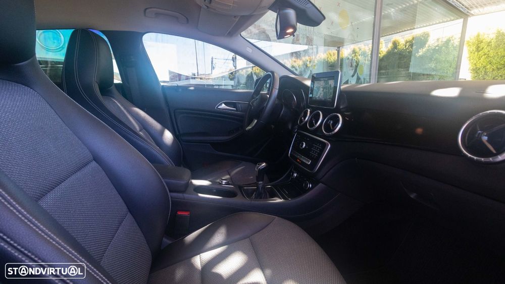 Mercedes-Benz CLA 180 d Shooting Brake Urban - 11
