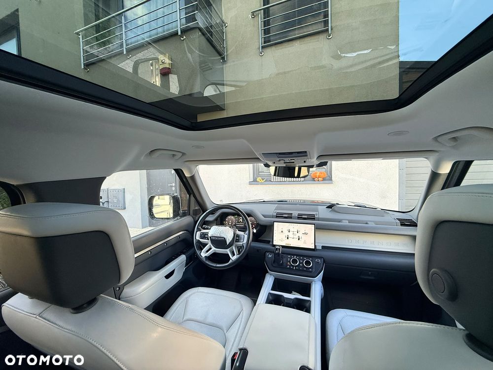 Land Rover Defender 3.0 D300 mHEV X-Dynamic HSE - 32