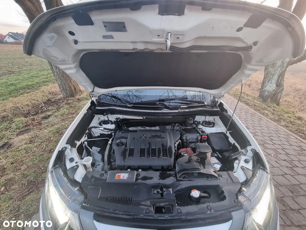 Mitsubishi Outlander 2.2 DI-D Intense + SDA 4WD - 14