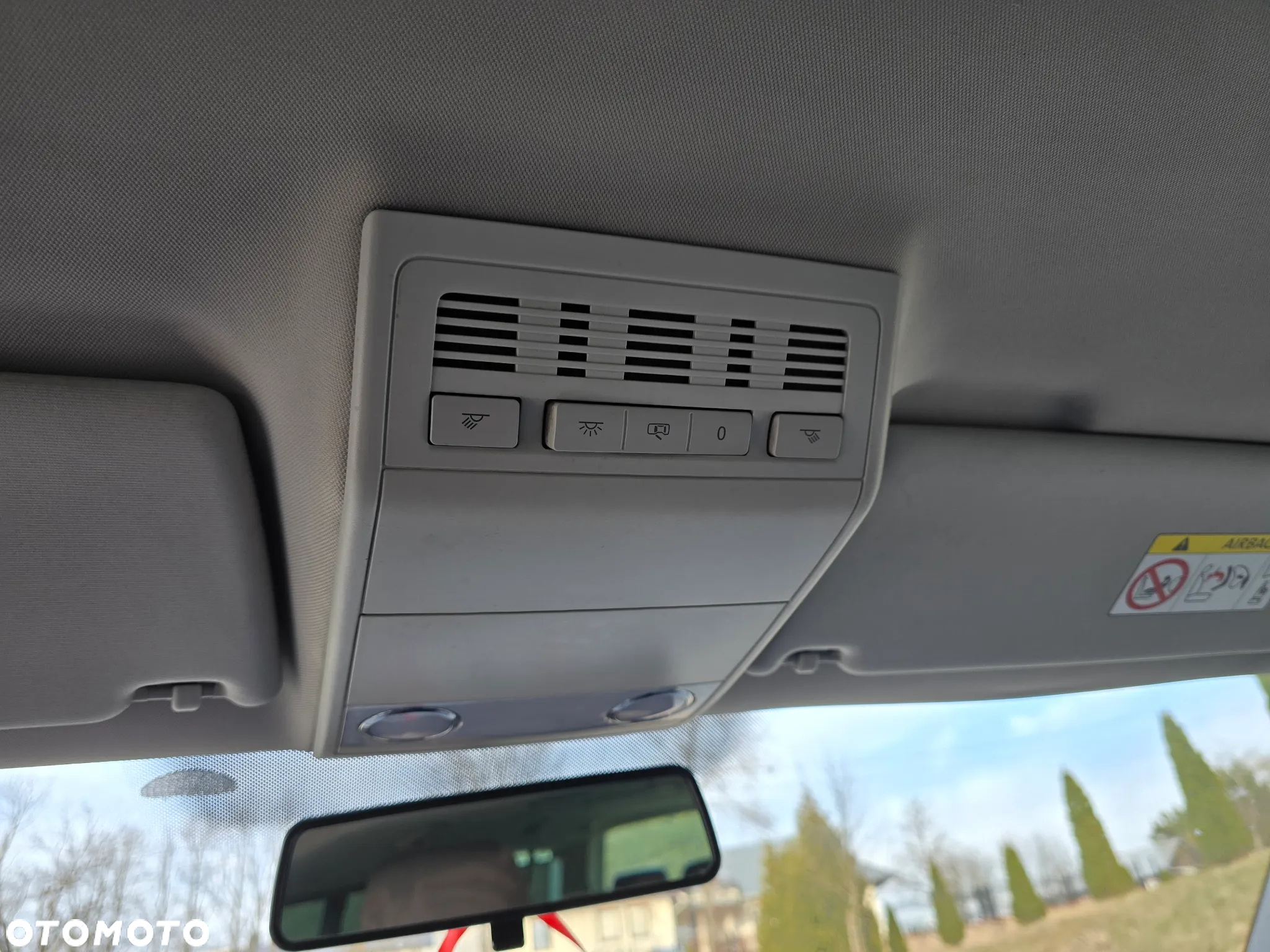 Volkswagen Caravelle - 13