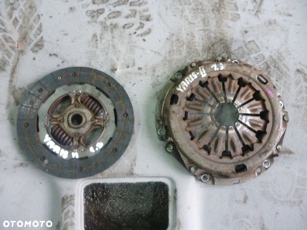 TOYOTA YARIS II 1.3 SPRZĘGLO+DOCISK