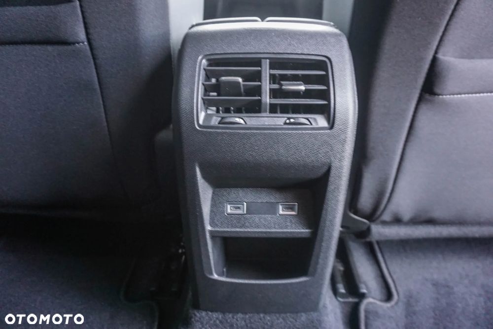 Peugeot 408 1.6 Plug-In Hybrid 225 Allure EAT8 - 29