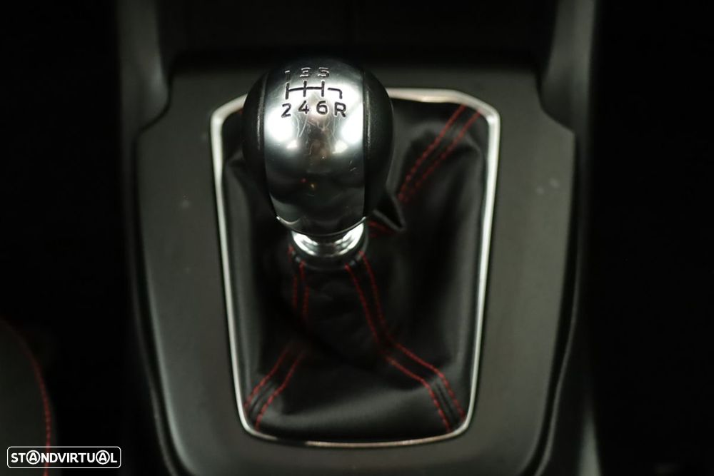 Ford Focus 1.0 EcoBoost MHEV ST-Line - 14