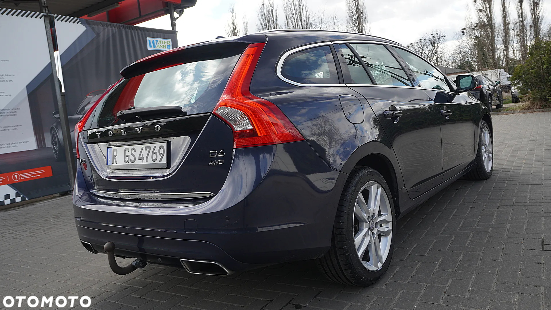 Volvo V60 D6 AWD Plug-in Hybrid Momentum - 10