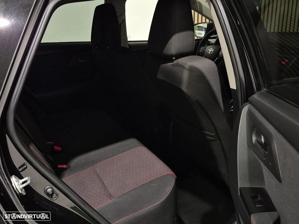Toyota Auris 1.4 D-4D Comfort+Pack Sport - 21